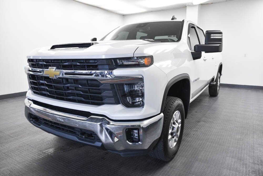 2024 Chevrolet Silverado 2500HD LT photo 3