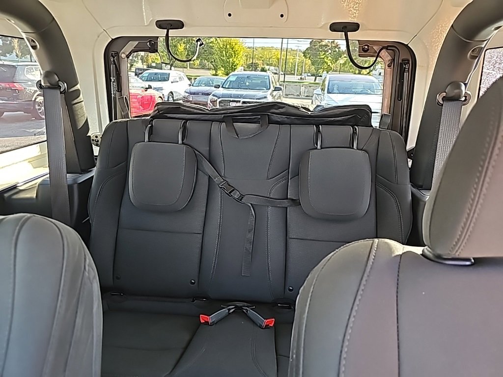 2020 Jeep Wrangler Sport S photo 4