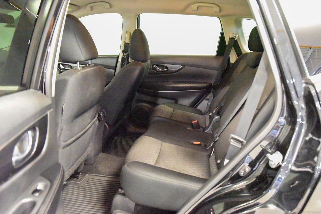 2017 Nissan Rogue SV photo 4