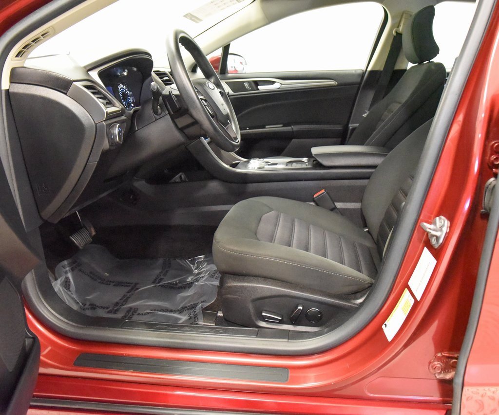 2017 Ford Fusion SE photo 2