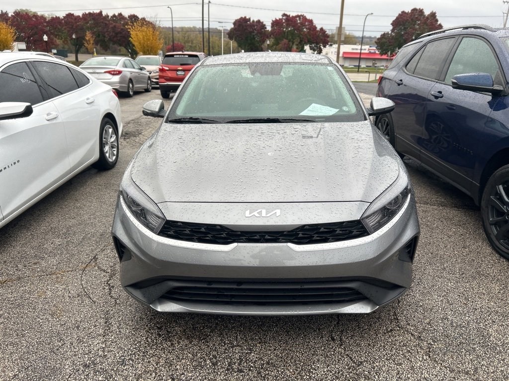 2023 Kia Forte LXS photo 2
