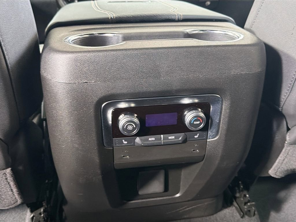 2025 GMC Yukon AT4 - Photo 28