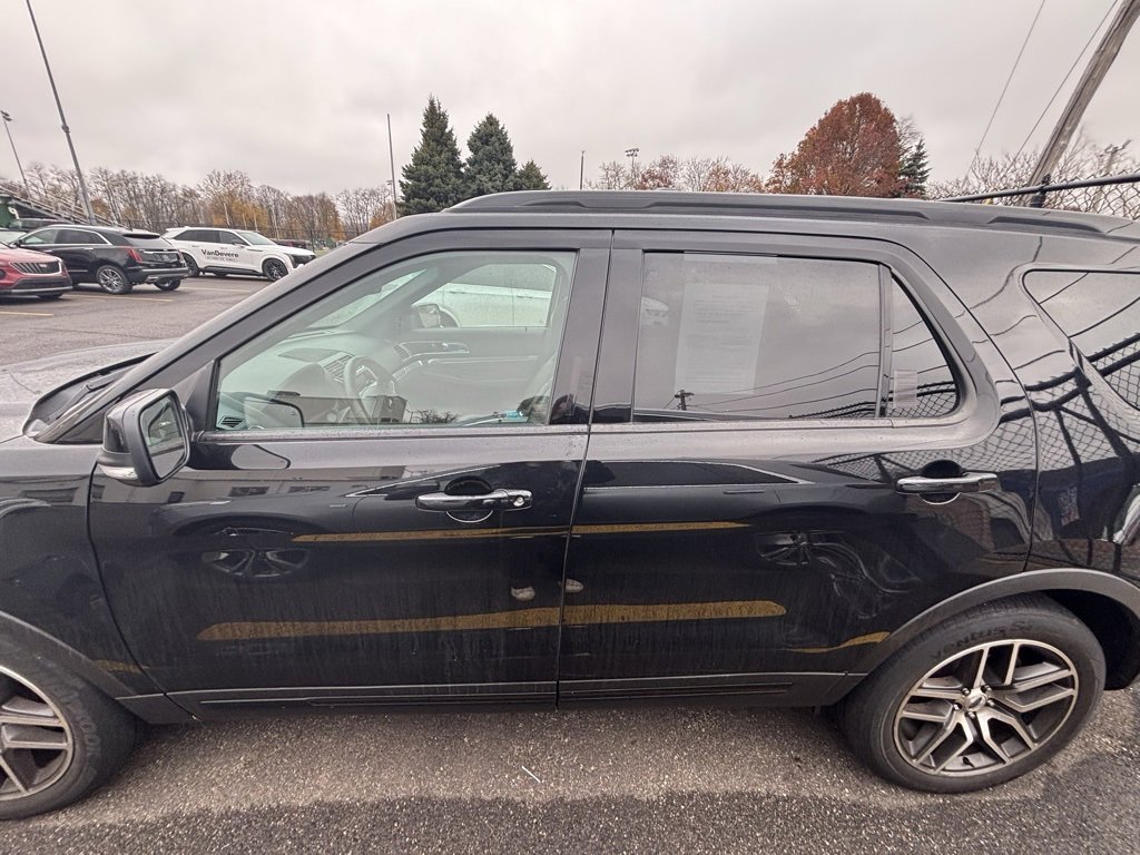 2016 Ford Explorer Sport photo 3