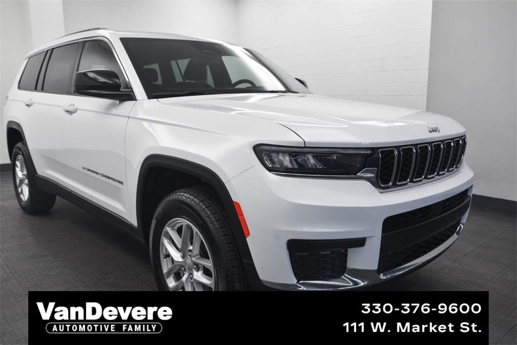 2024 Jeep Grand Cherokee L Laredo's photo