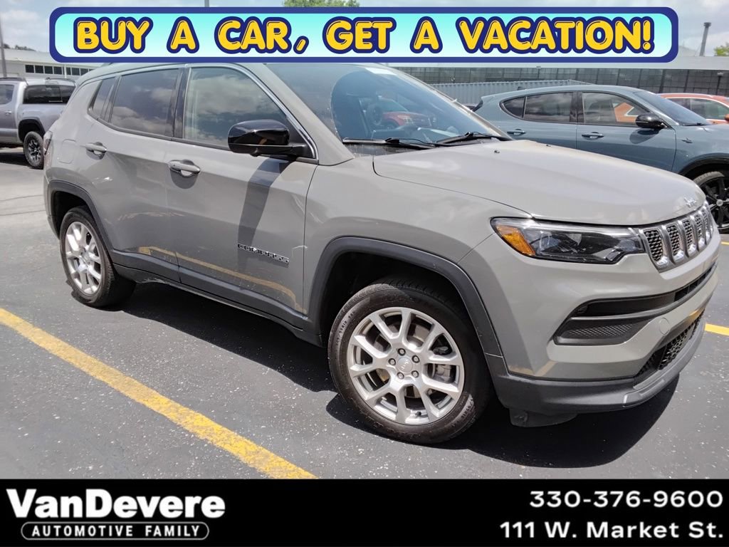 2023 Jeep Compass Latitude Lux 4X4's photo