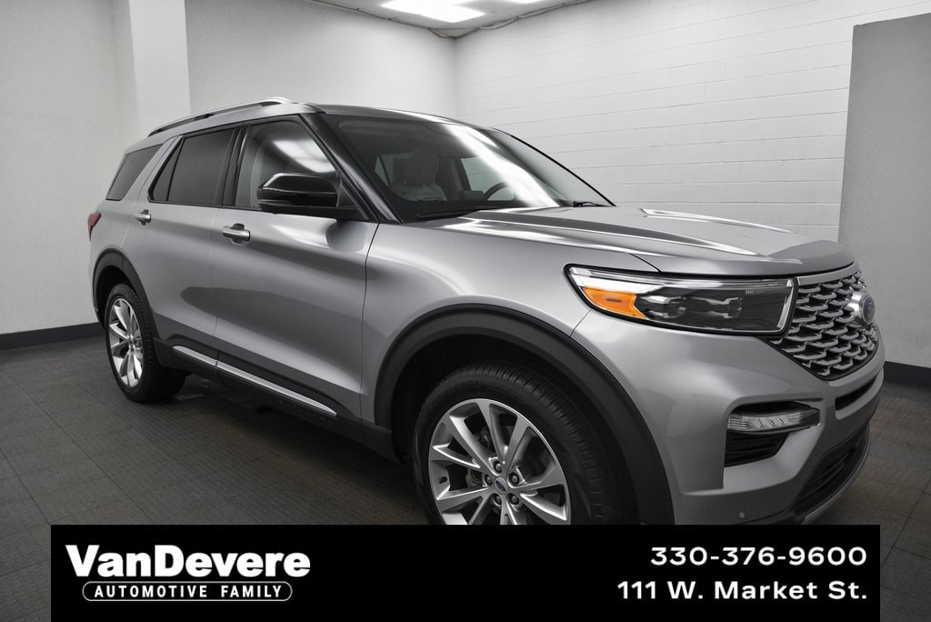 2023 Ford Explorer Platinum's photo