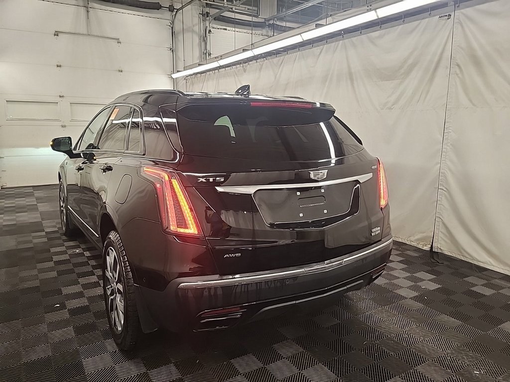 2022 Cadillac XT5 Sport photo 2