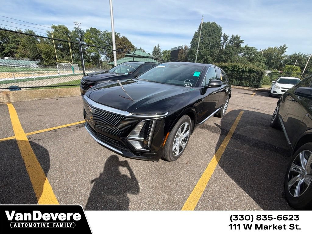 Used 2024 Cadillac LYRIQ Tech with VIN 1GYKPMRL9RZ138650 for sale in Akron, OH