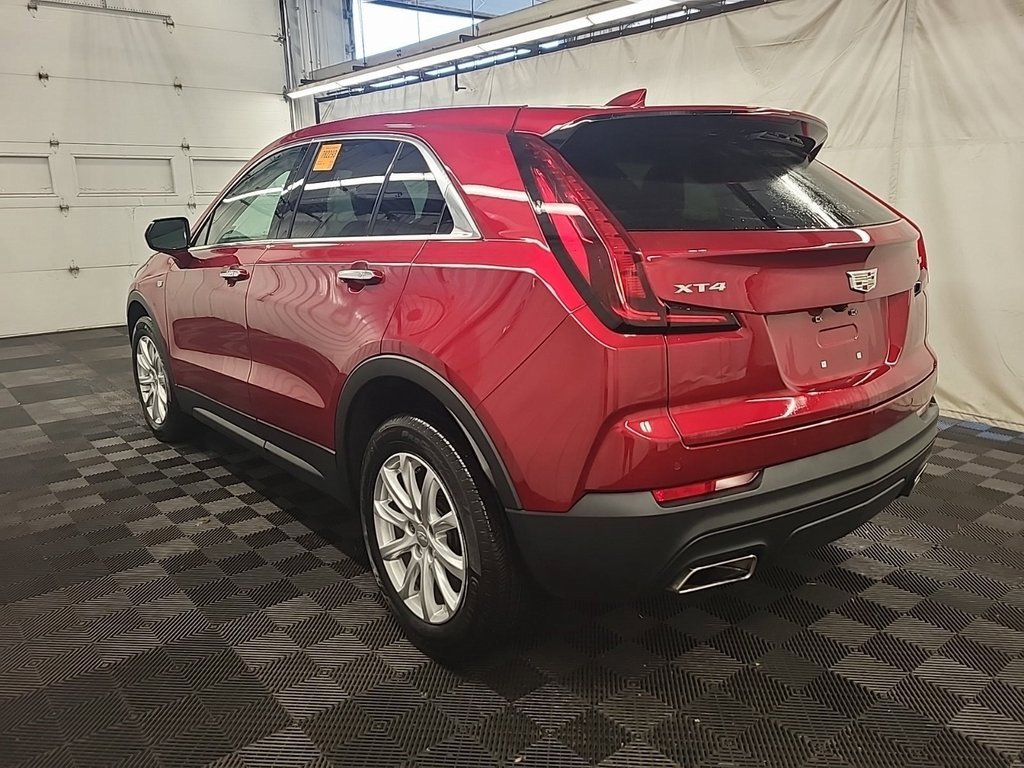2023 Cadillac XT4 Luxury photo 2