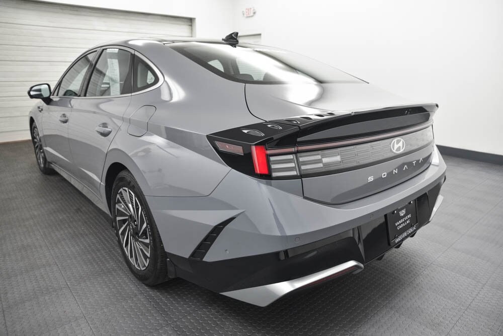 2024 Hyundai Sonata Hybrid Limited photo 3