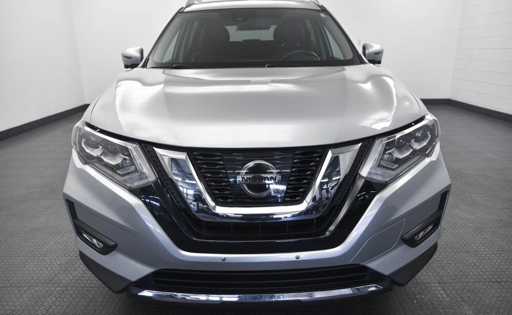 2017 Nissan Rogue SL photo 2