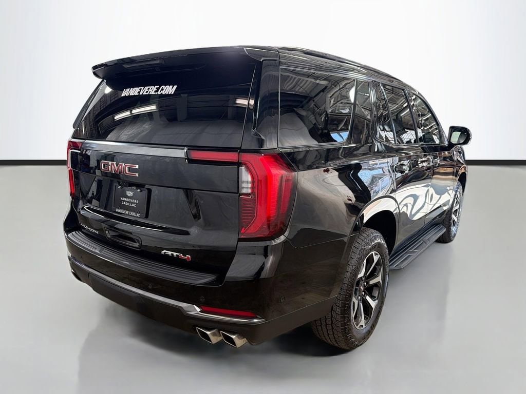 2025 GMC Yukon AT4 - Photo 10