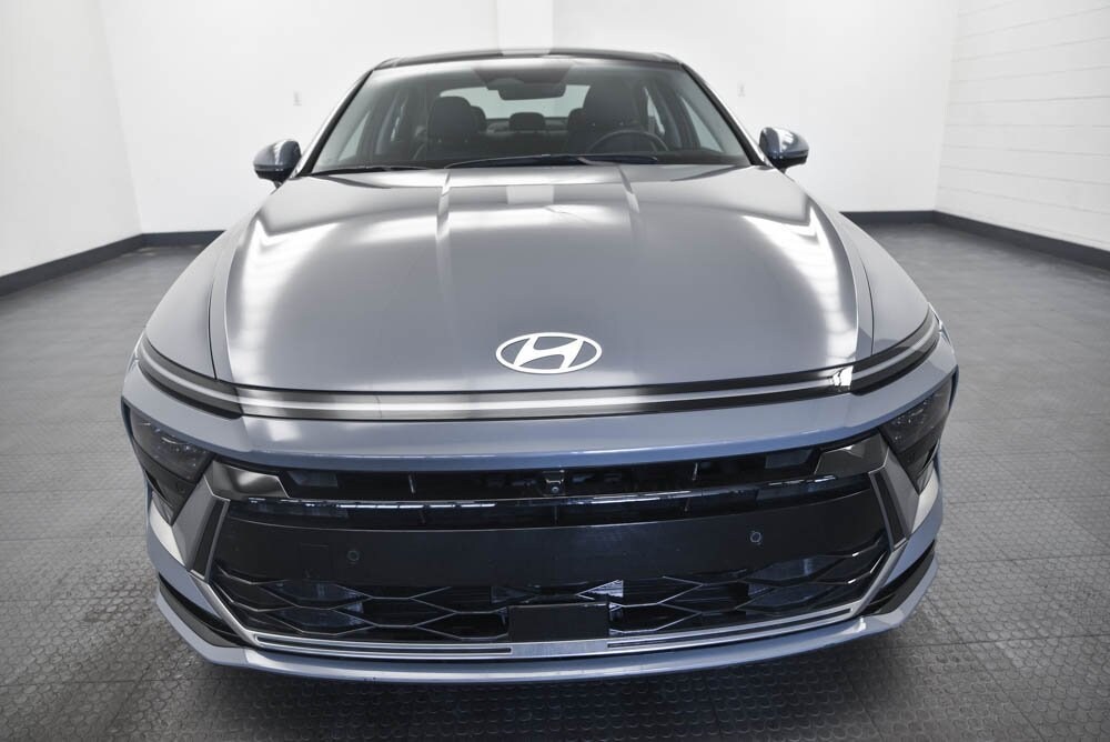 2024 Hyundai Sonata Hybrid Limited photo 2