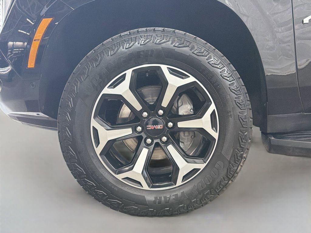 2025 GMC Yukon AT4 - Photo 35