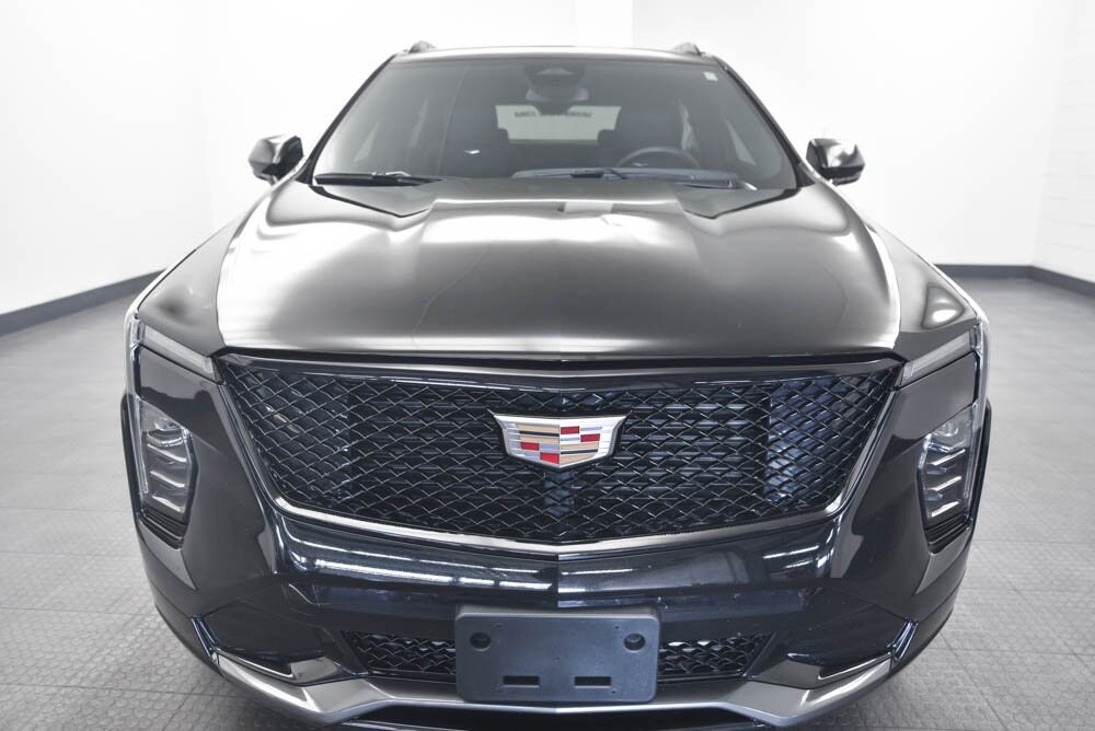 2024 Cadillac XT4 Sport photo 2