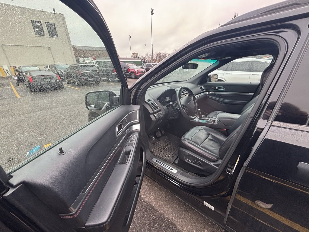 2016 Ford Explorer Sport photo 4