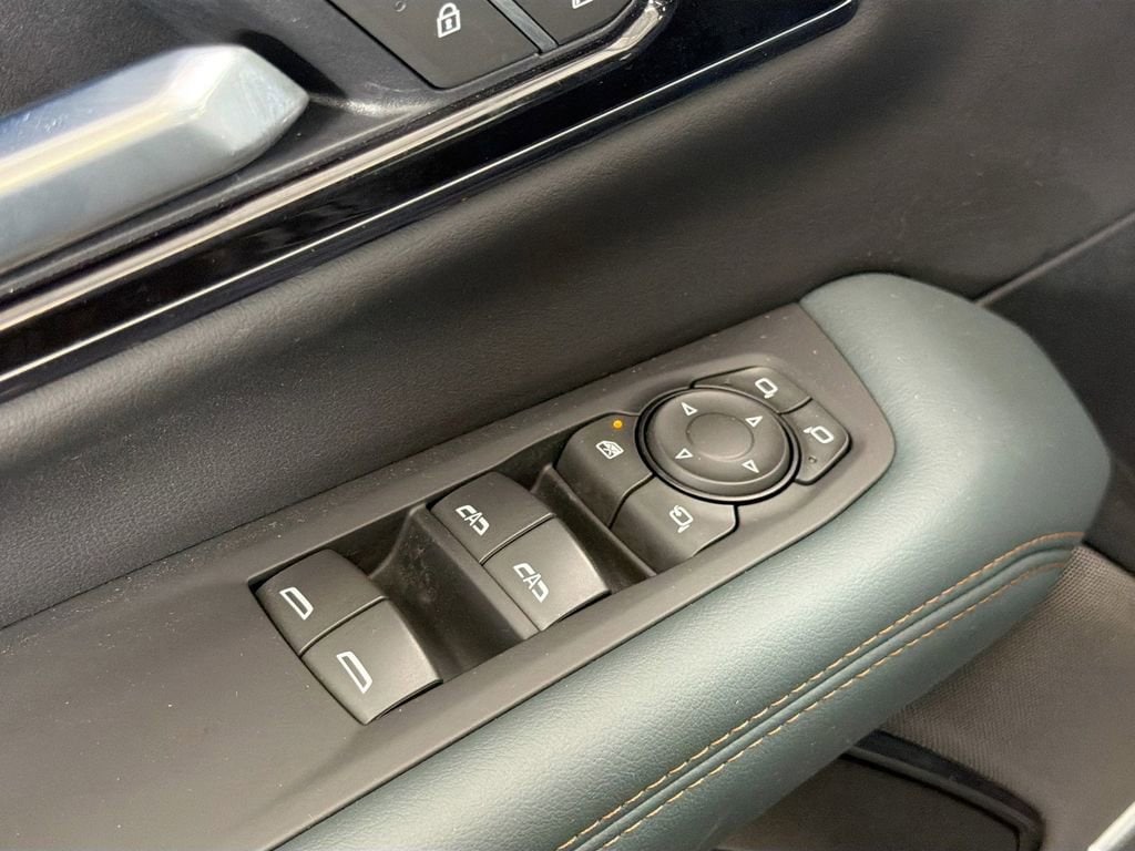 2025 GMC Yukon AT4 - Photo 20
