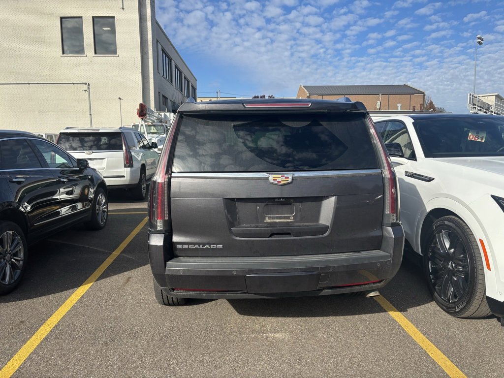 2017 Cadillac Escalade Luxury photo 2