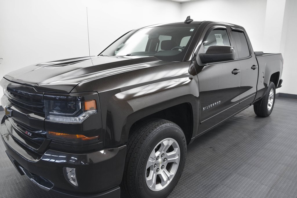 2018 Chevrolet Silverado 1500 LT photo 2