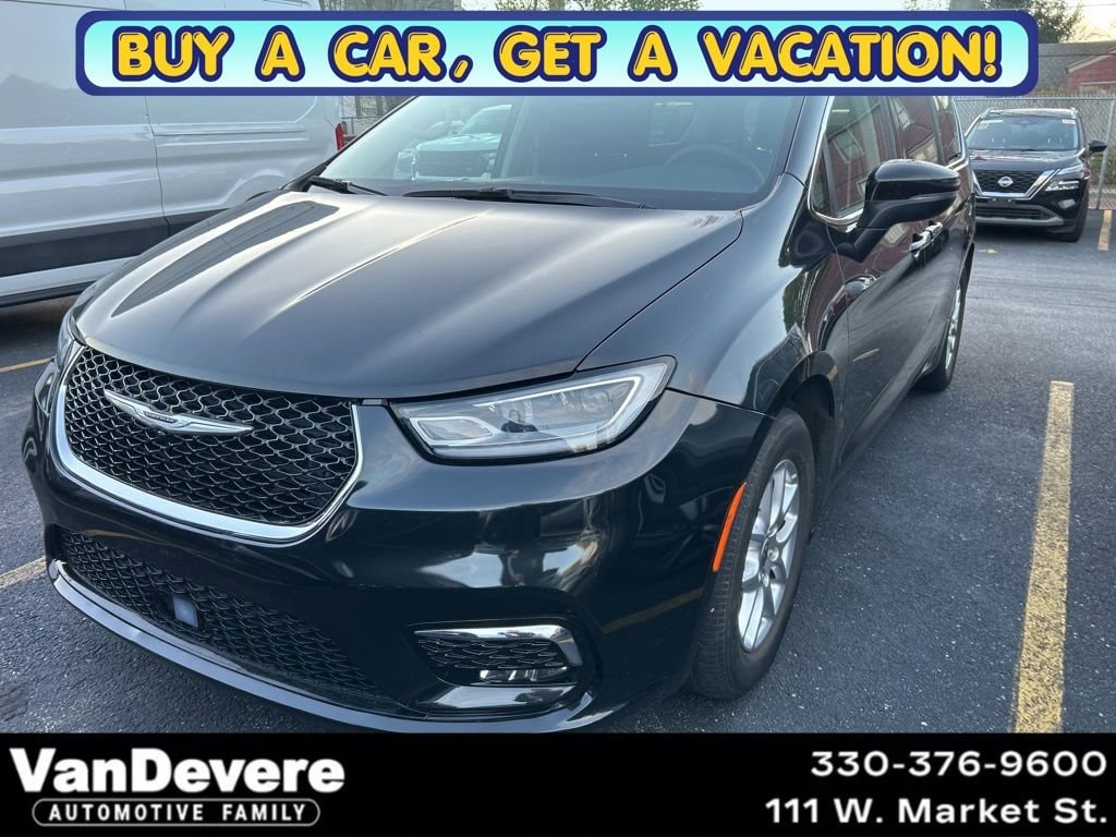 2023 Chrysler Pacifica Touring L's photo