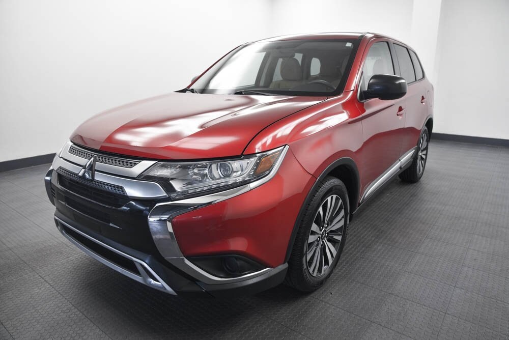 2019 Mitsubishi Outlander ES photo 3