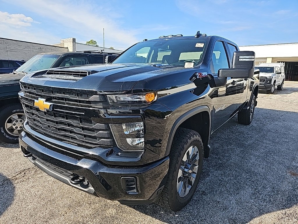 2024 Chevrolet Silverado 2500HD Custom photo 3
