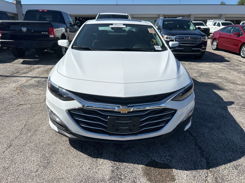 2024 Chevrolet Malibu 1LT photo 2