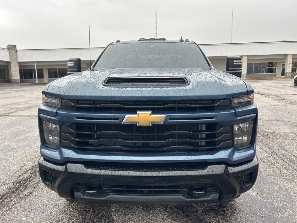 2025 Chevrolet Silverado 2500HD Custom photo 2