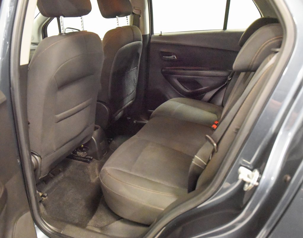 2021 Chevrolet Trax LS photo 4