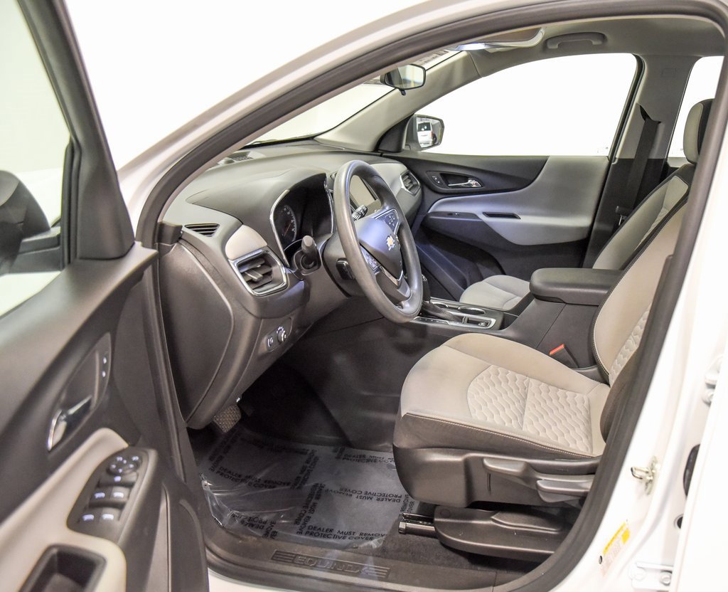 2020 Chevrolet Equinox LS photo 2