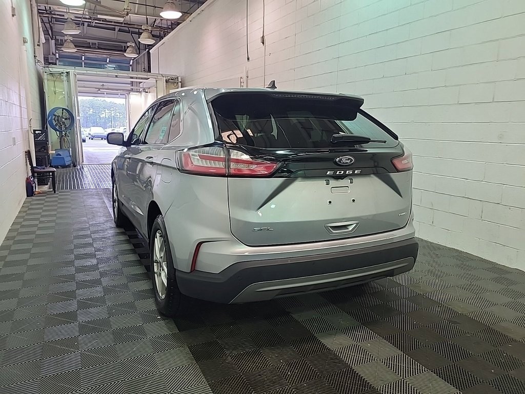2024 Ford Edge SEL photo 2