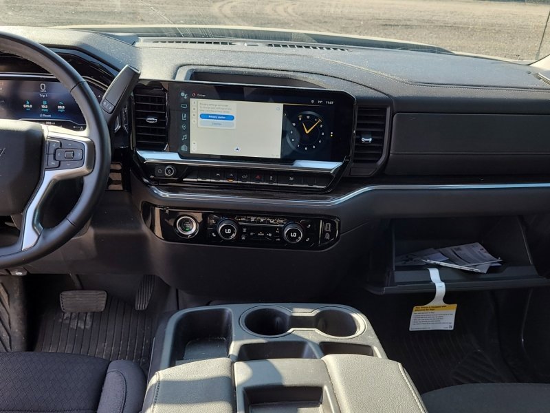 2024 Chevrolet Silverado 1500 LT photo 3