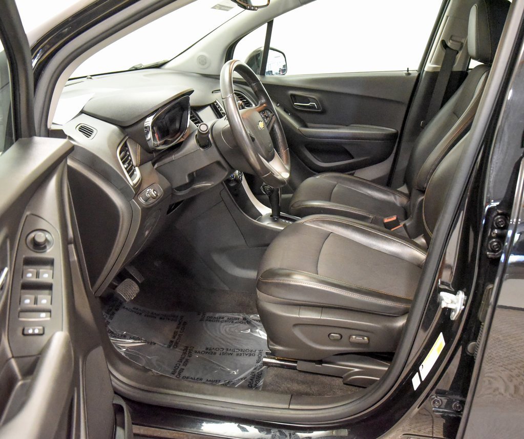2020 Chevrolet Trax LT photo 2