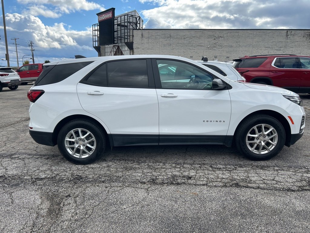 2024 Chevrolet Equinox LS photo 4