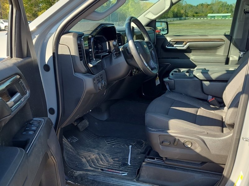 2024 Chevrolet Silverado 1500 LT photo 2