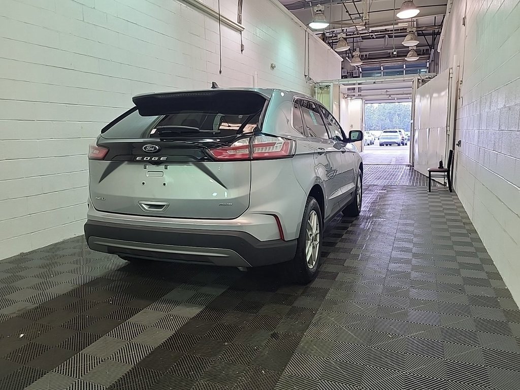 2024 Ford Edge SEL photo 4