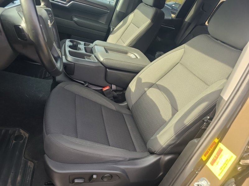 2023 Chevrolet Silverado 1500 LT photo 3
