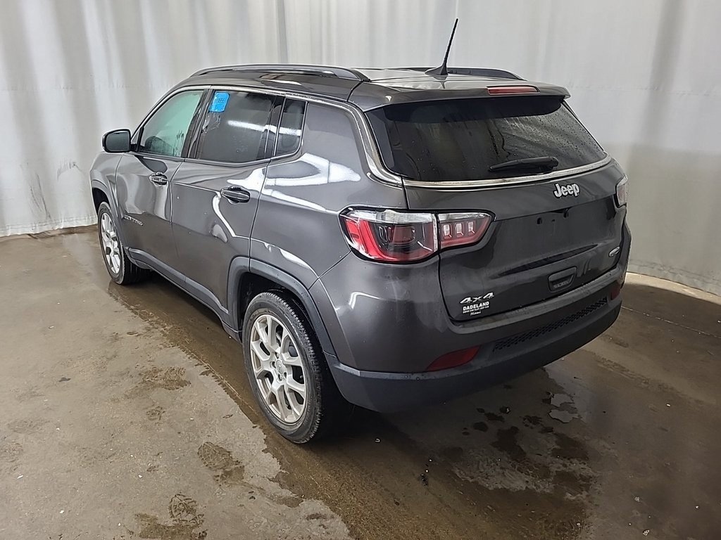 2023 Jeep Compass Latitude Lux photo 2