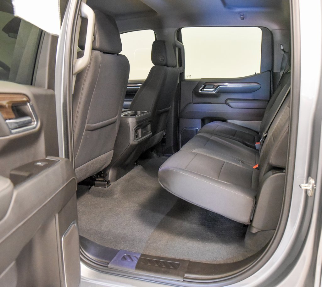 2024 Chevrolet Silverado 1500 RST photo 4