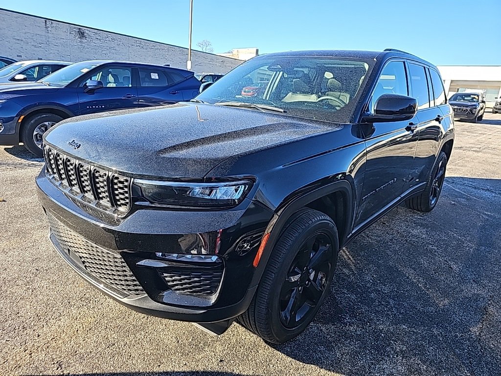 2023 Jeep Grand Cherokee Limited photo 2