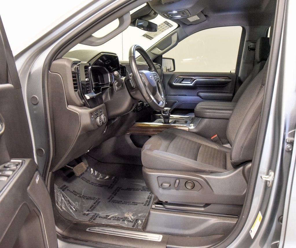 2024 Chevrolet Silverado 1500 RST photo 2
