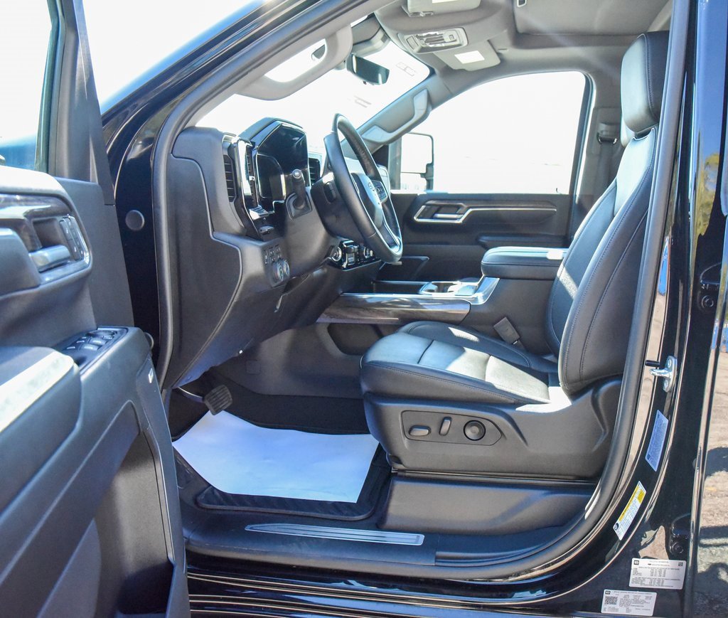 2024 Chevrolet Silverado 2500HD LTZ photo 2