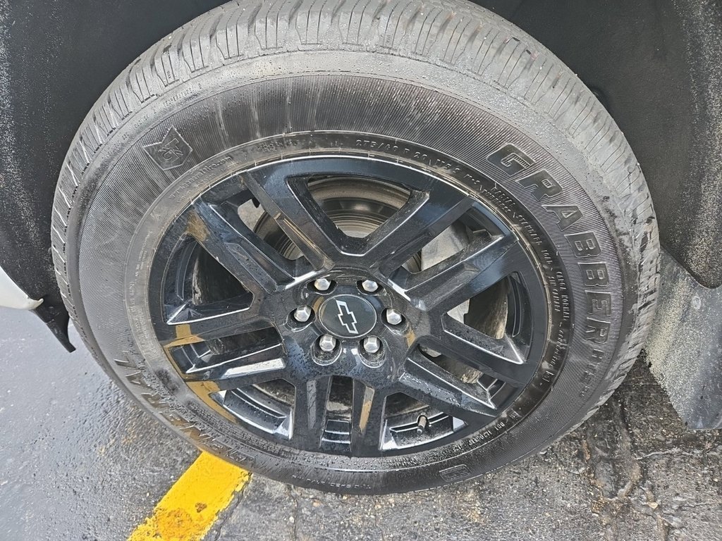 2024 Chevrolet Silverado 1500 Custom photo 2