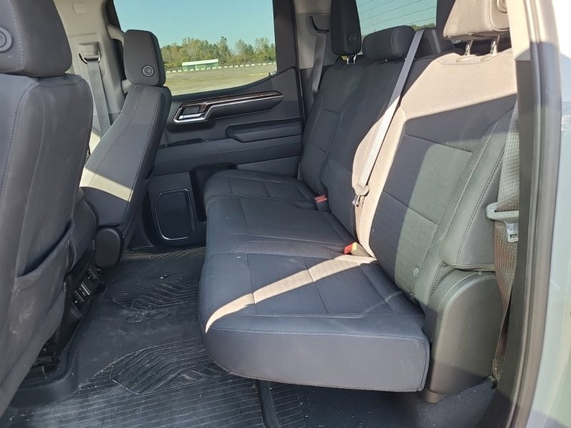 2024 Chevrolet Silverado 1500 LT photo 4