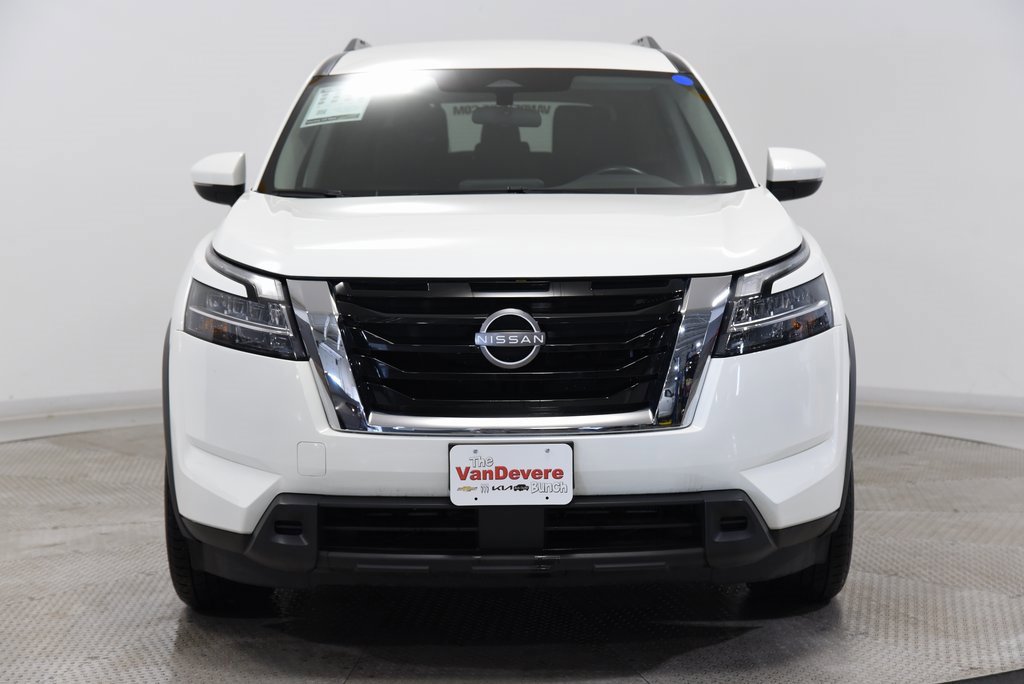 2022 Nissan Pathfinder SV photo 2