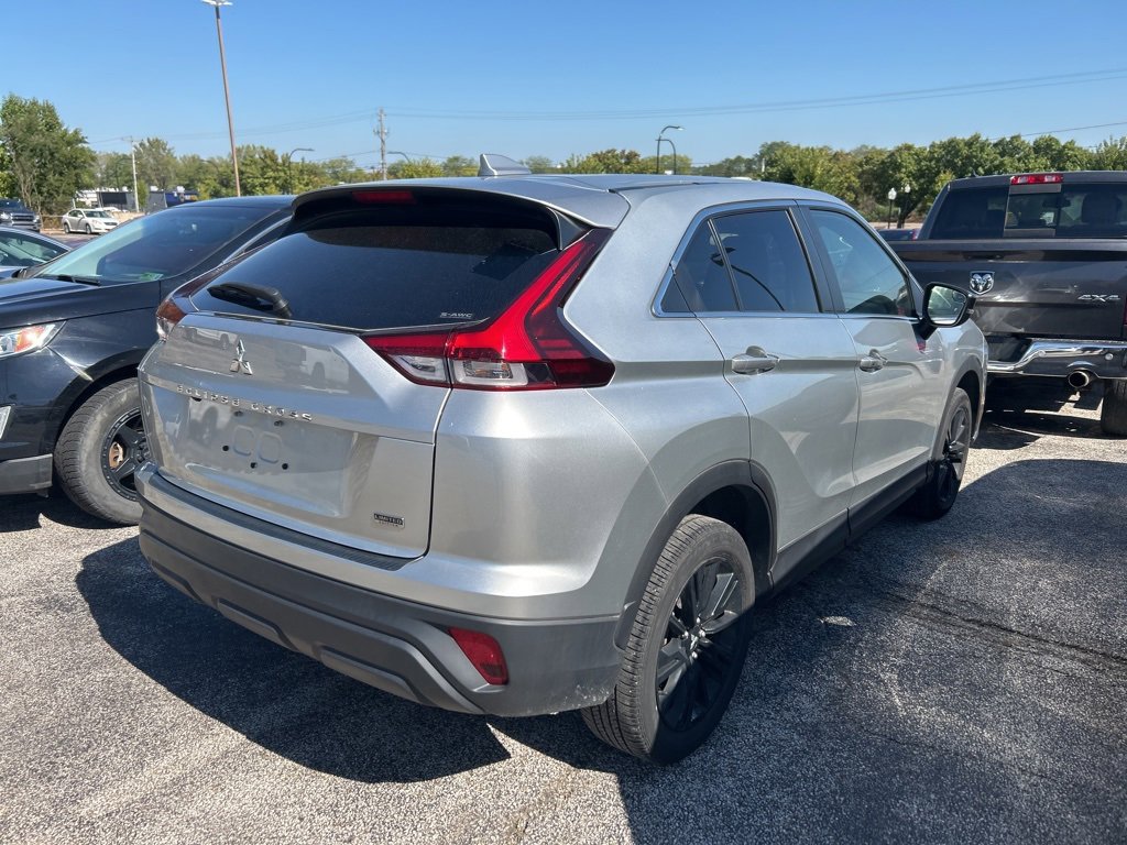 2024 Mitsubishi Eclipse Cross LE photo 2