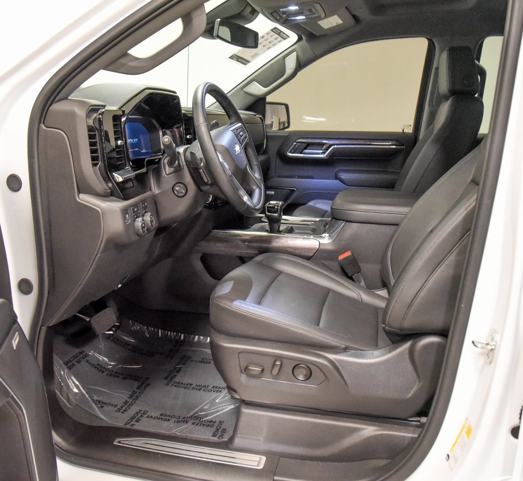 2024 Chevrolet Silverado 1500 LTZ photo 2