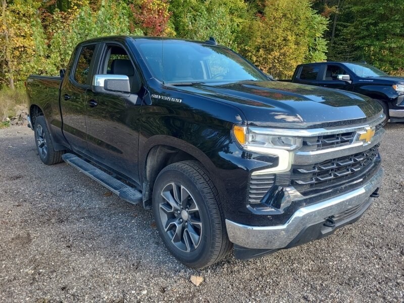 2023 Chevrolet Silverado 1500 LT photo 2