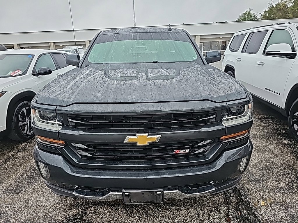 2018 Chevrolet Silverado 1500 LT photo 2