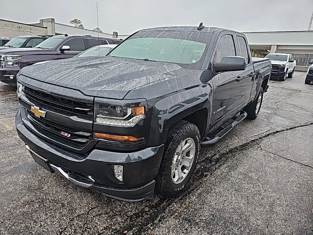 2018 Chevrolet Silverado 1500 LT photo 3